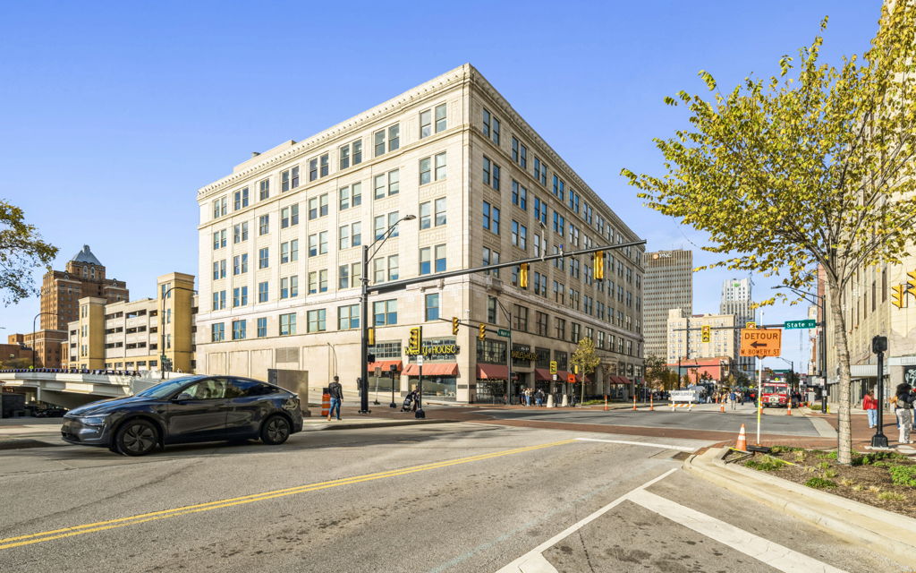 Ground-level photography of historic multi-story downtown office building at busy street intersection